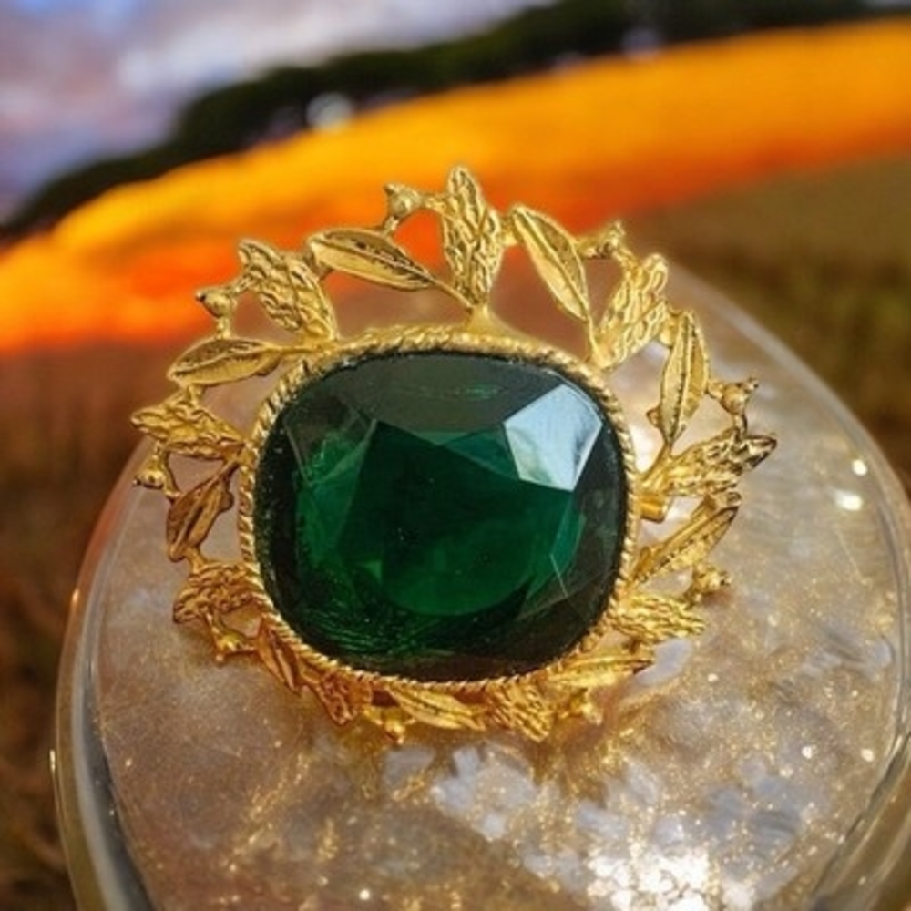 Vintage Victorian Style Green Rhinestone Brooch Gold Tone Pin Costume Jewelry VG